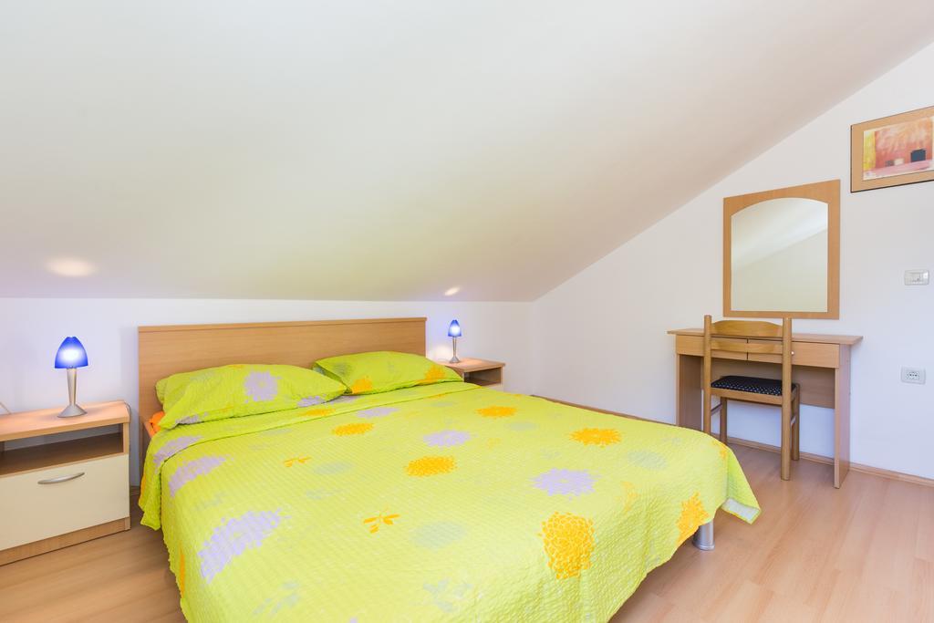 Ada Apartment *